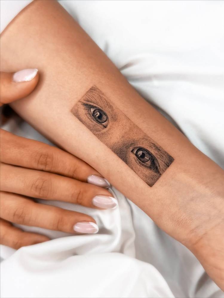 Eyes tattoo in micro-realistic style done on the wrist.