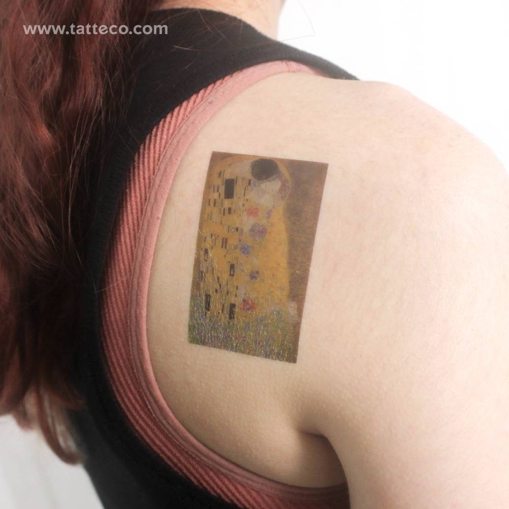 Klimt's 'The Kiss' temporary tattoo located on the shoulder blade.