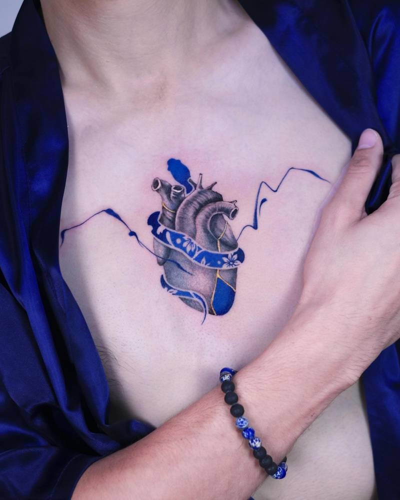 Blue heart, wounded yet still beating thanks to the healing power of kintsugi.