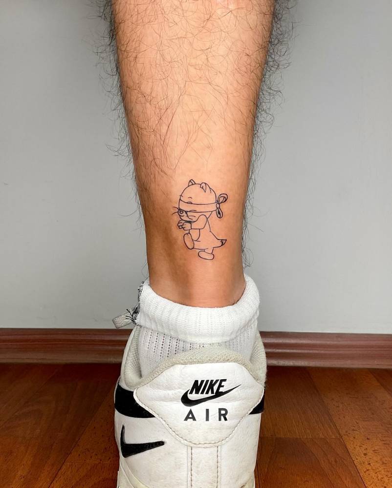 Tom tattoo located on the achilles, done in fine line style.