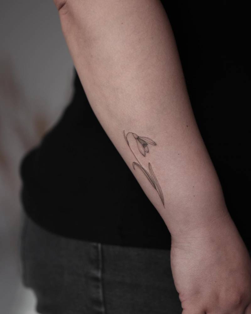 Illustrative style snowdrop tattoo done on the wrist.