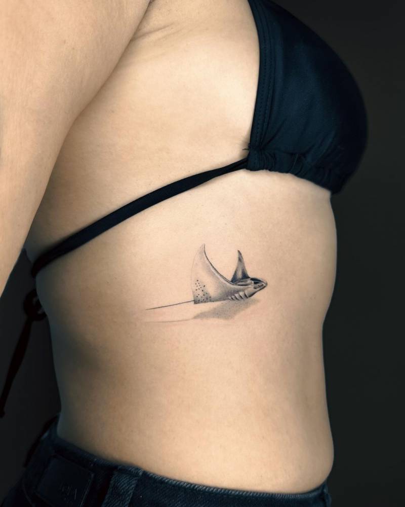 Micro-realistic manta ray tattoo located on the rib.