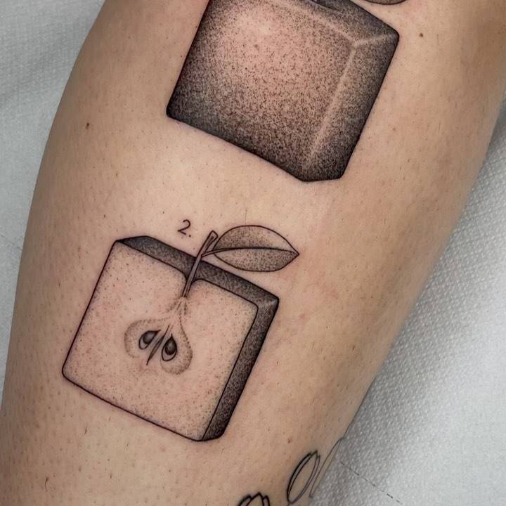 “Mela anticonformista” / “Unconventional apple”.