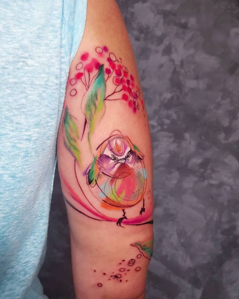 Sketch work birdie tattooed on the tricep.