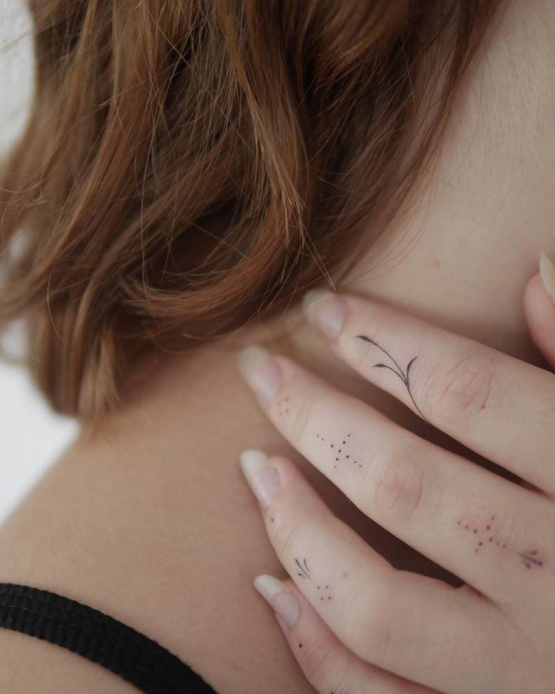 Minimalistic style ornamental finger composition tattoos.
