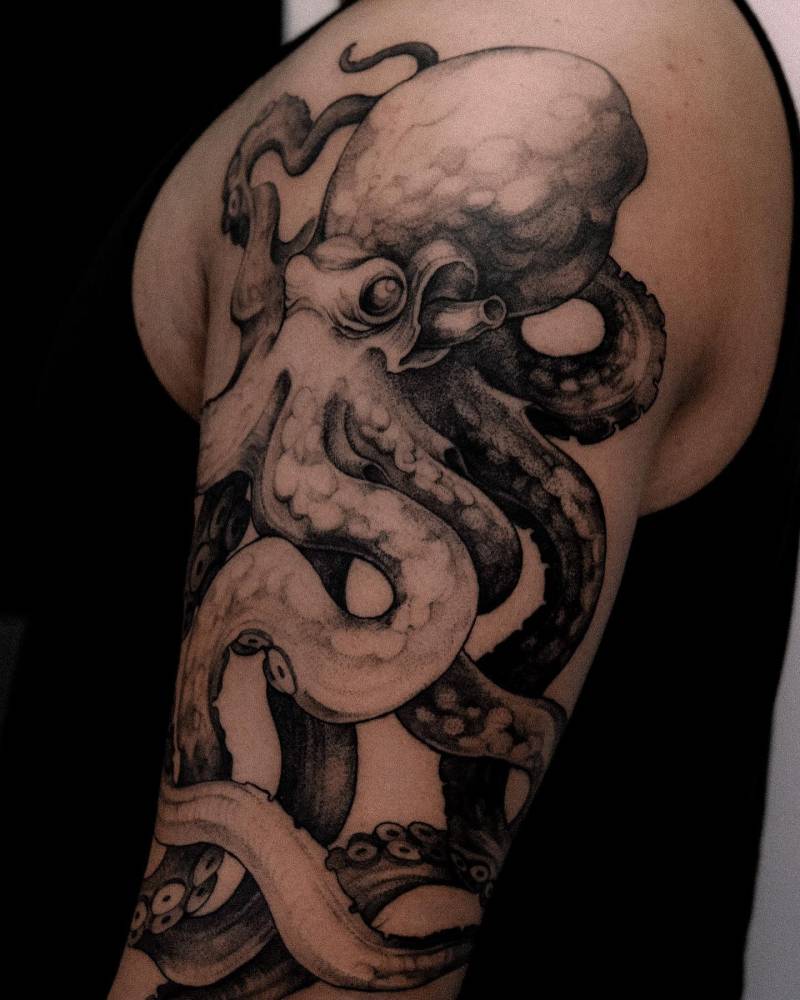 Octopus tattoo done on the upper arm.