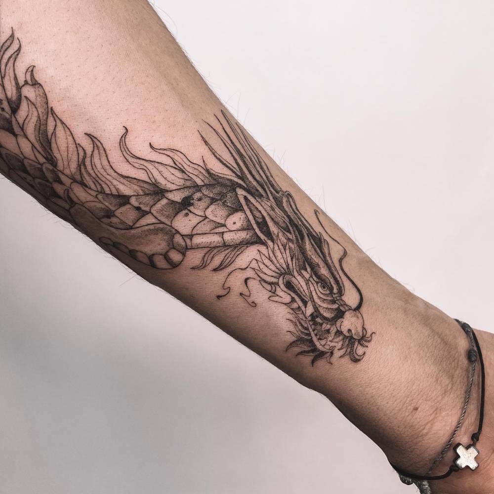 Dragon tattoo done on the arm, illustrative sytle.