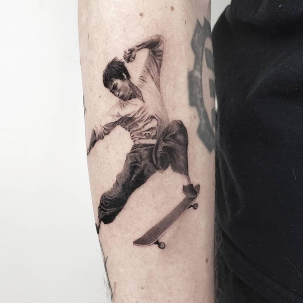 New hobby of Bruce Lee?