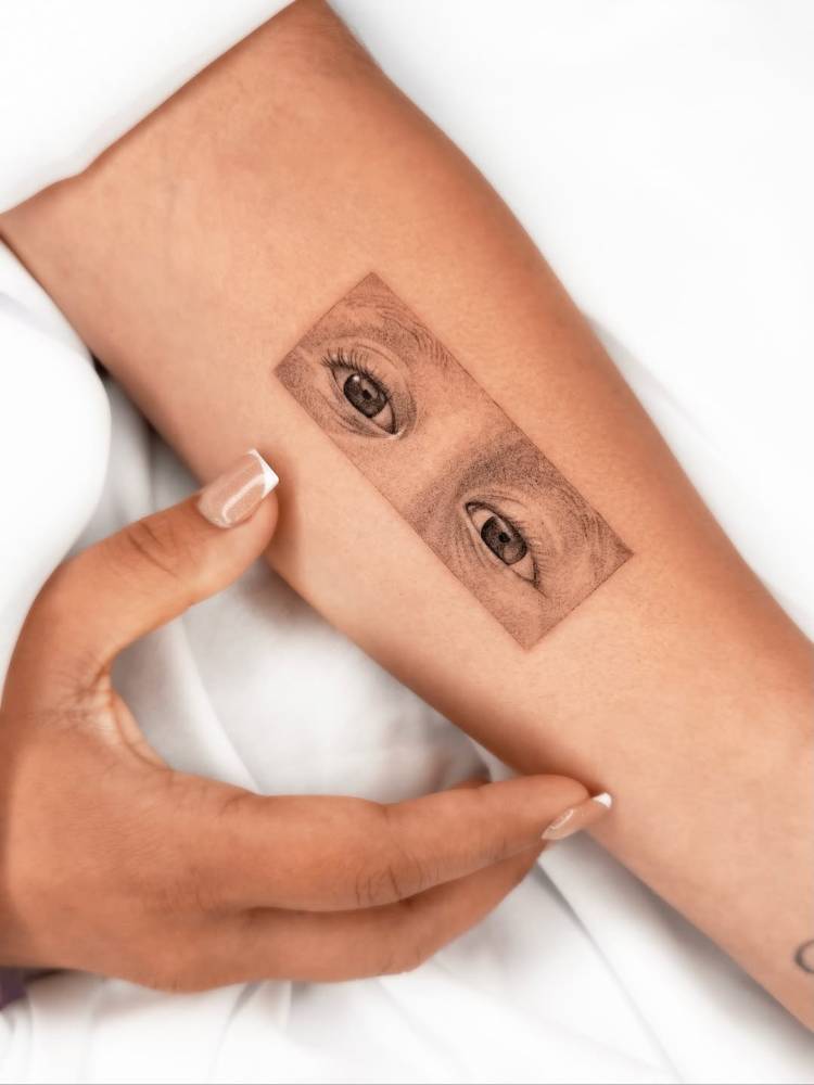 Eyes tattoo in micro-realism placed on the inner forearm.