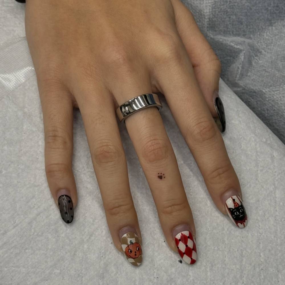 Tiny minimalistic paw print tattoo located on the finger.