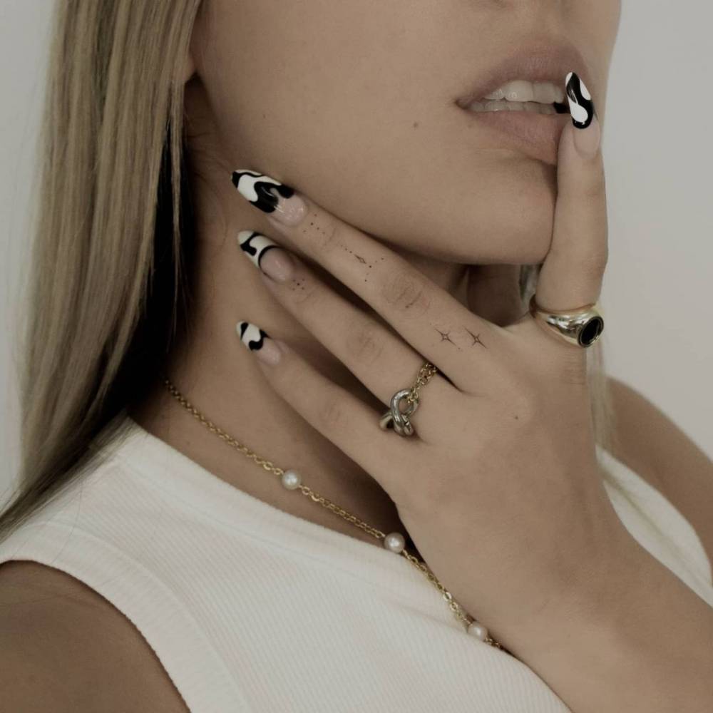 Paula Cendejas con sus nuevas joyas hechas.