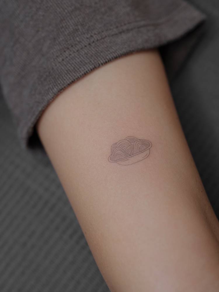 A tiny tattoo inspired by her and her mom’s favorite meal — spaghetti. A small reminder of home and love.