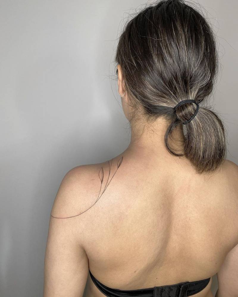 Leaves tattoo around the shoulder