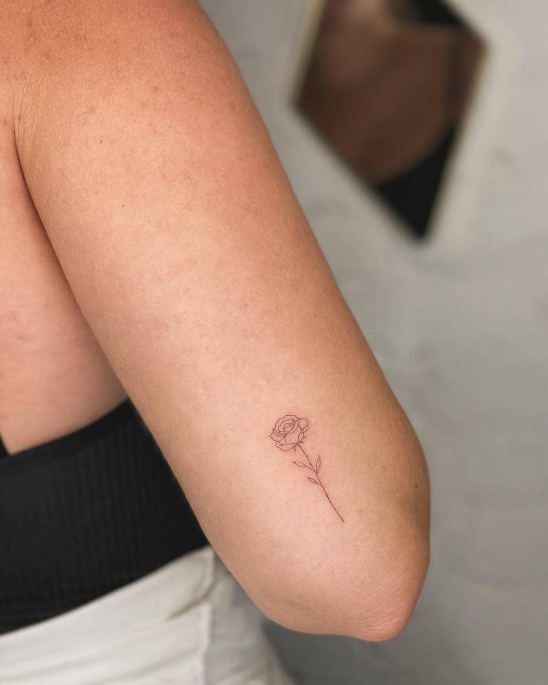 Fine line rose tattoo done on the tricep.