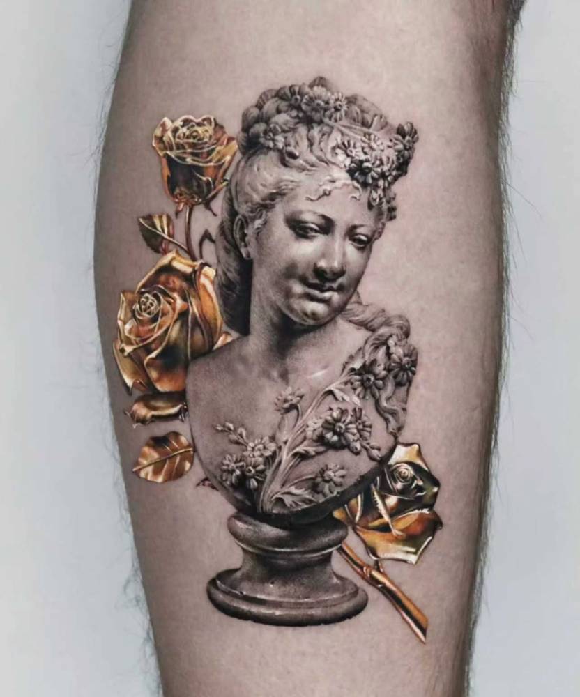 Sculpture tattoo in micro-realism located on the calf.