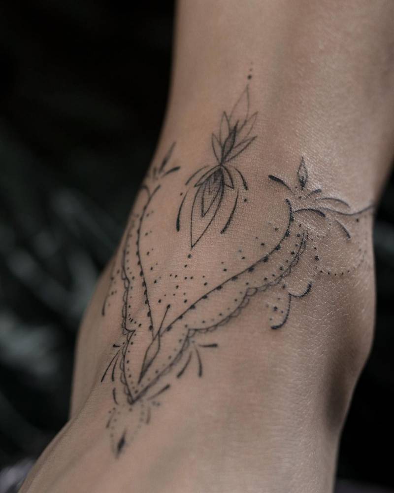 Fine line ornamental tattoo on the ankle.