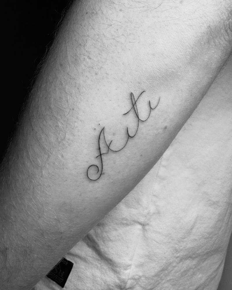 "Äiti" lettering tattoo, Finnish word for "mother".