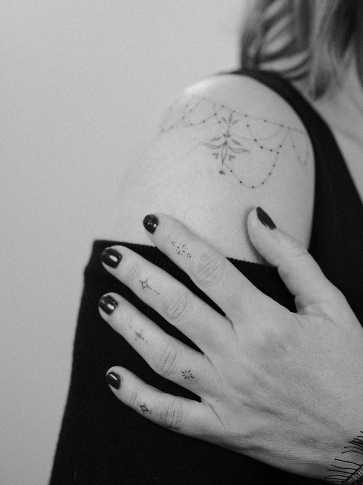 Minimalistic style finger ornament tattoos.