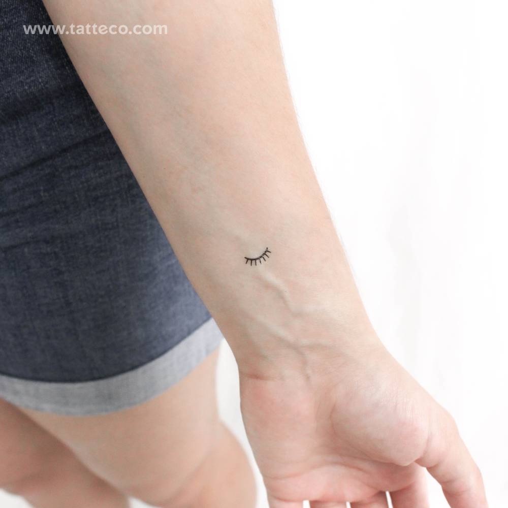 Small minimalistic eyelash temporary tattoo placed on the wrist.