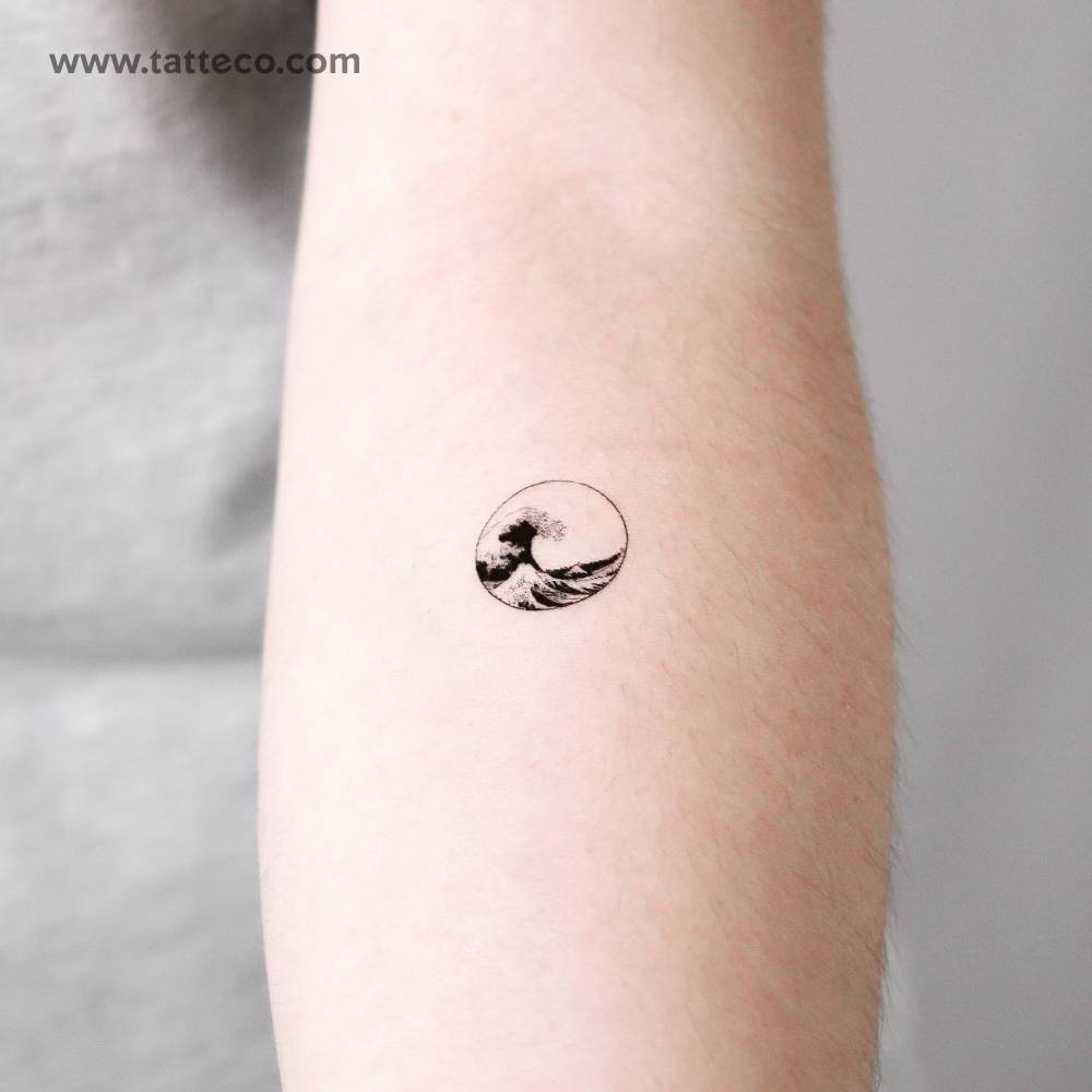Small 'The Great Wave off Kanagawa' circle temporary tattoo located on the inner forearm.