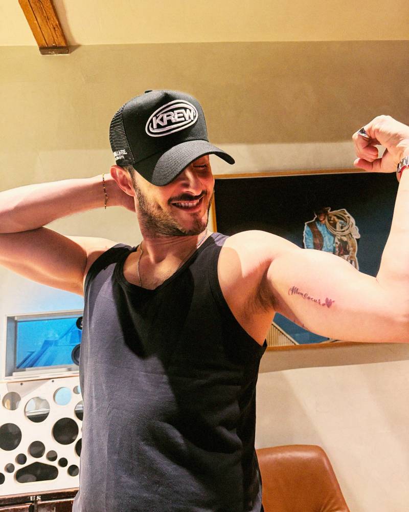 "Mon coeur" lettering tattoo located on Tomer Capone's inner arm.