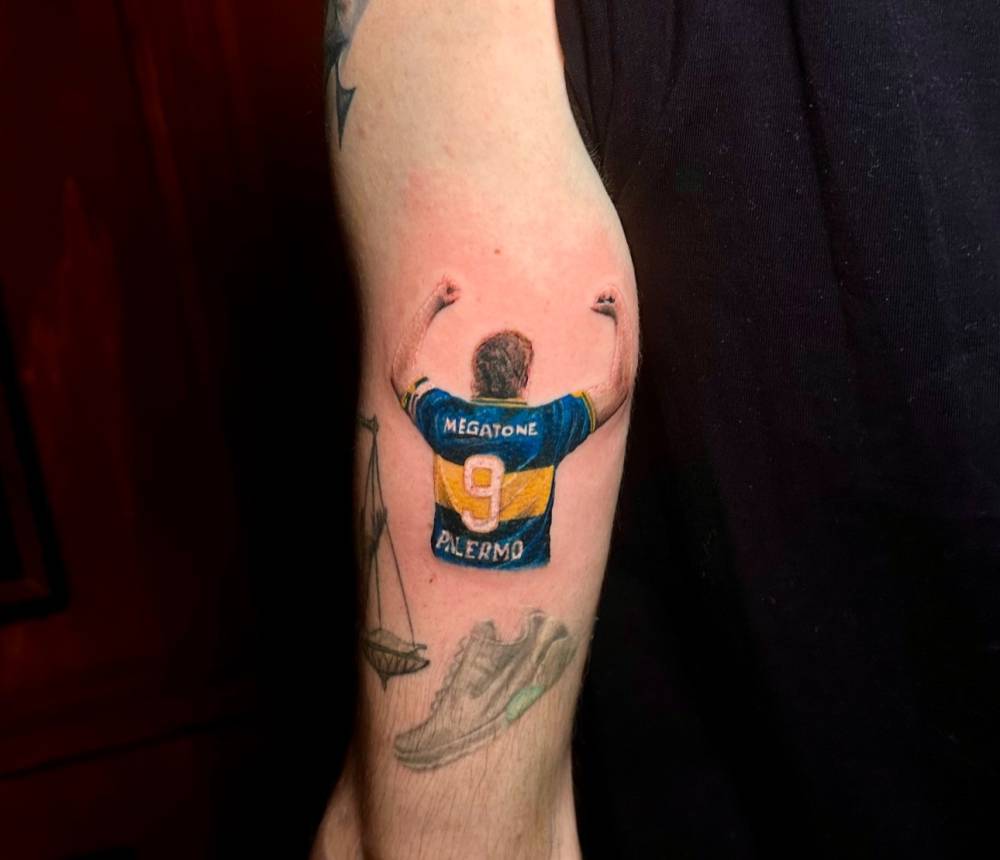 Martin Palermo tattoo located on the tricep, micro-realistic style.