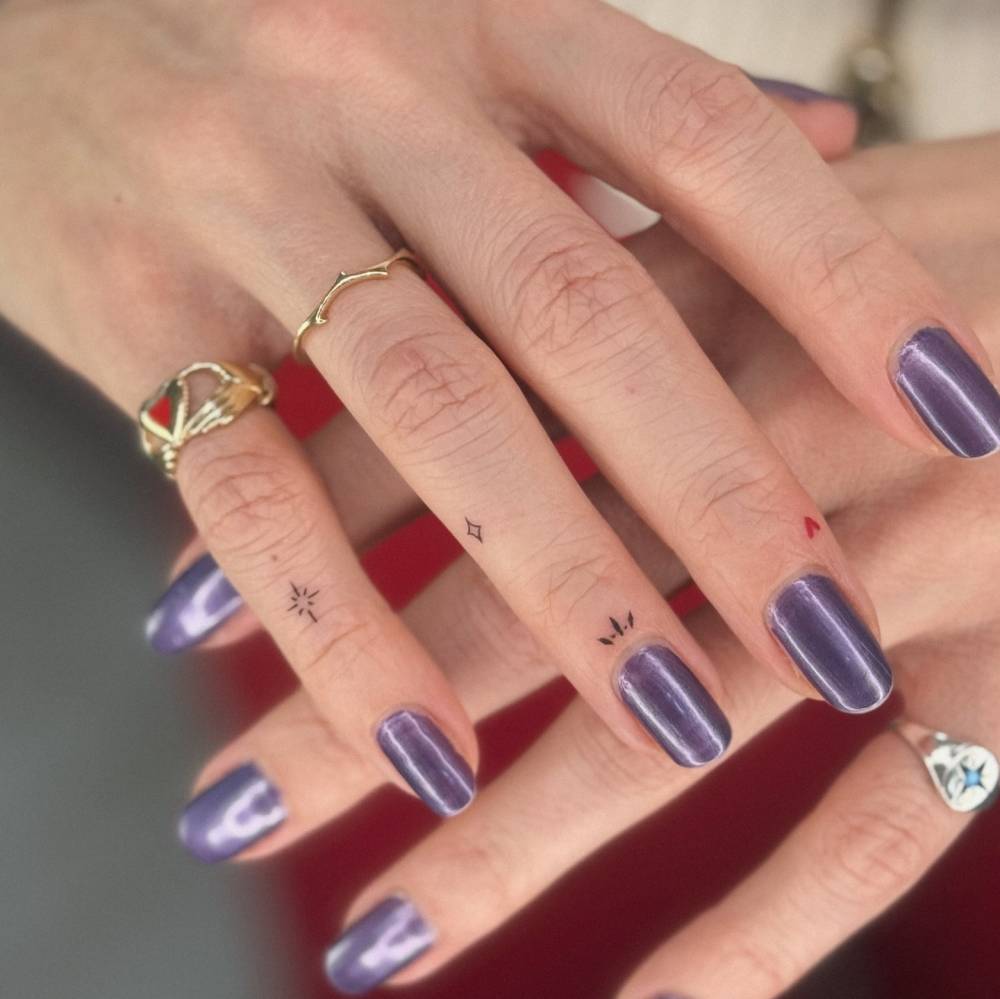 Tiny minimalistic finger tats.