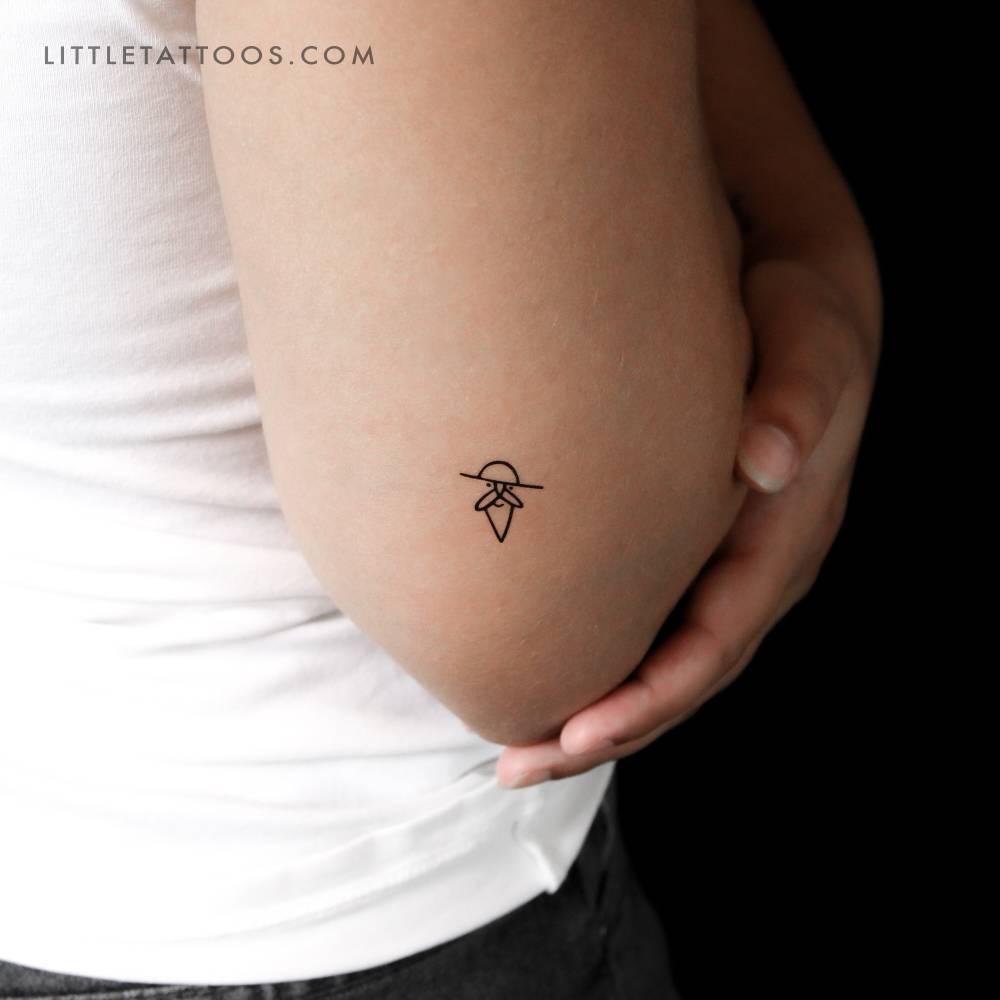Don Quixote temporary tattoo located on the tricep.
