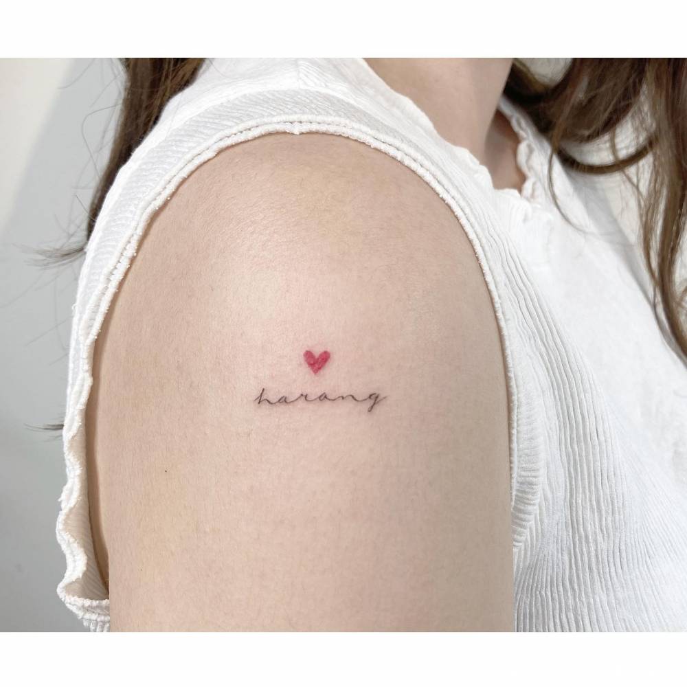 "Harang" and red heart tattoo located on the upper arm.