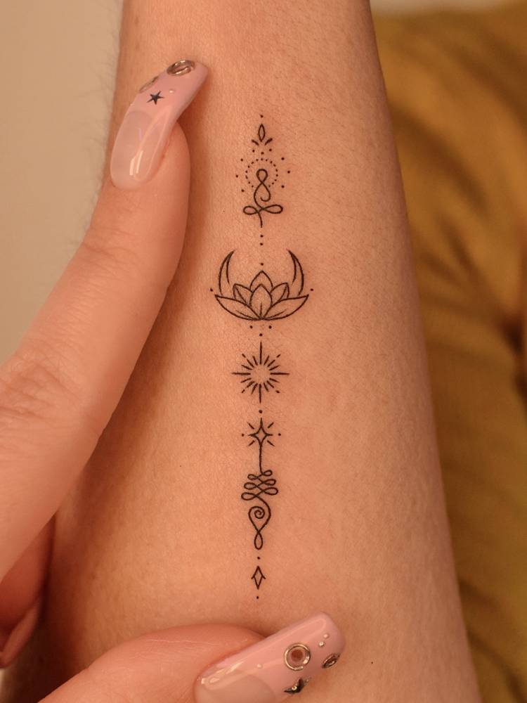 Symbol chain tattoo located on the wrist.