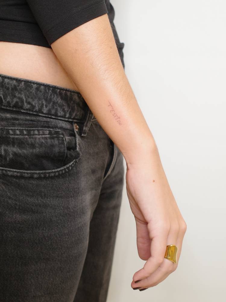 "T'estimo" lettering tattoo handwritten on the wrist.