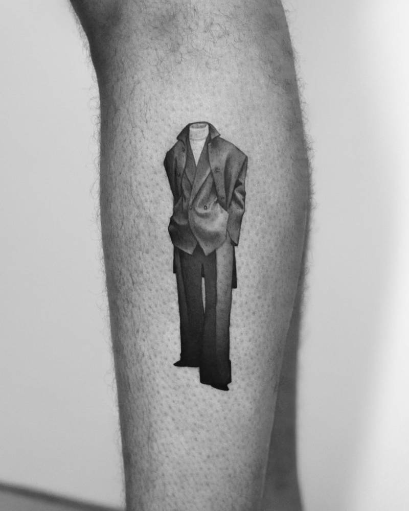 Suit tattoo in micro-realistic style done on the shin.
