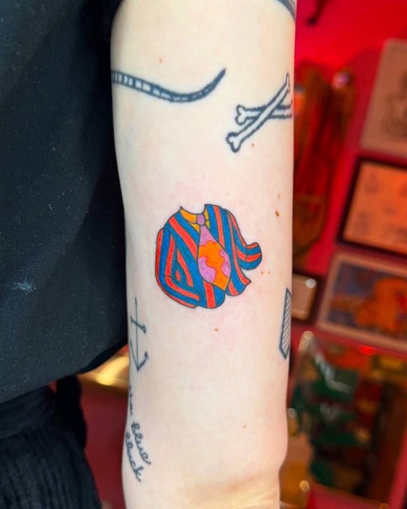 Ringo Starr suit in Yellow Submarine tattooed on the tricep.