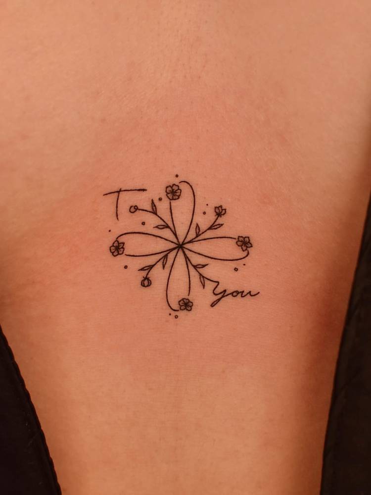 Tattoo design is inspired by the song "Darl+ing" by the K-pop group SEVENTEEN.