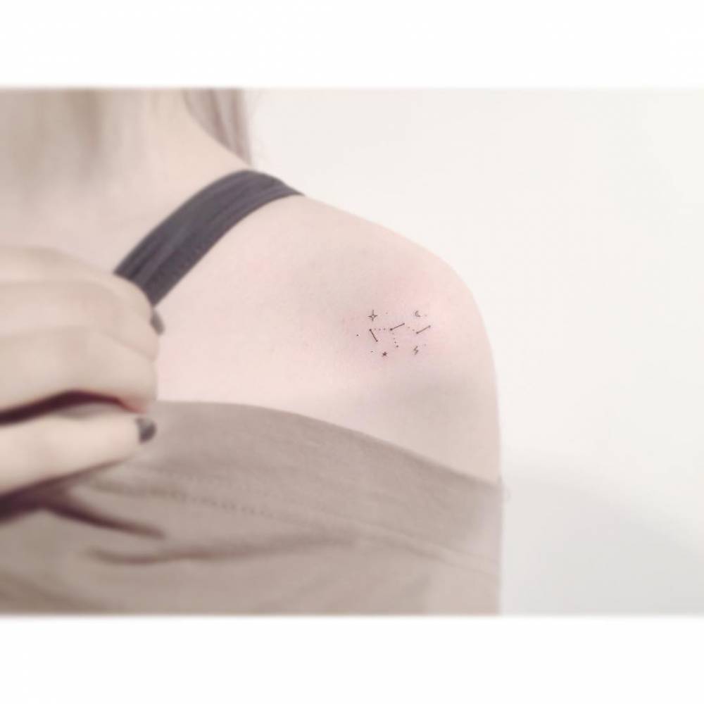 Minimalistic style Leo constellation tattoo located on the shoulder.