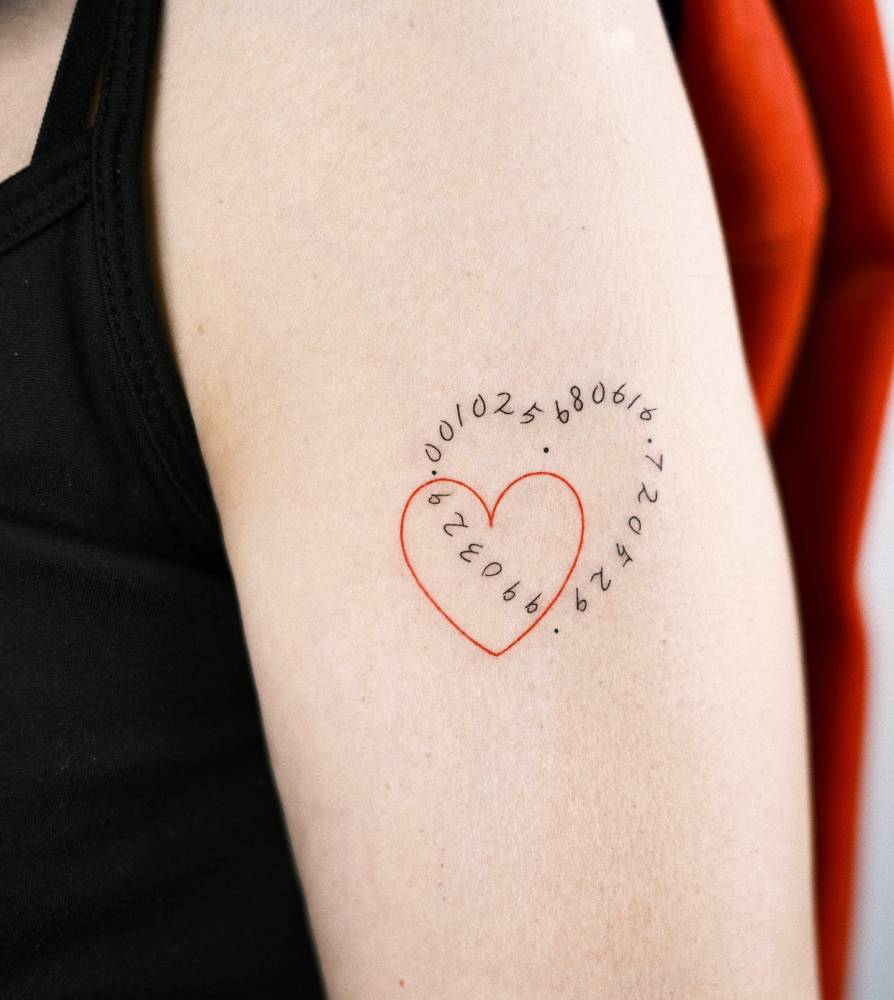 Hearts and dates tattooed on the upper arm, fine line style.