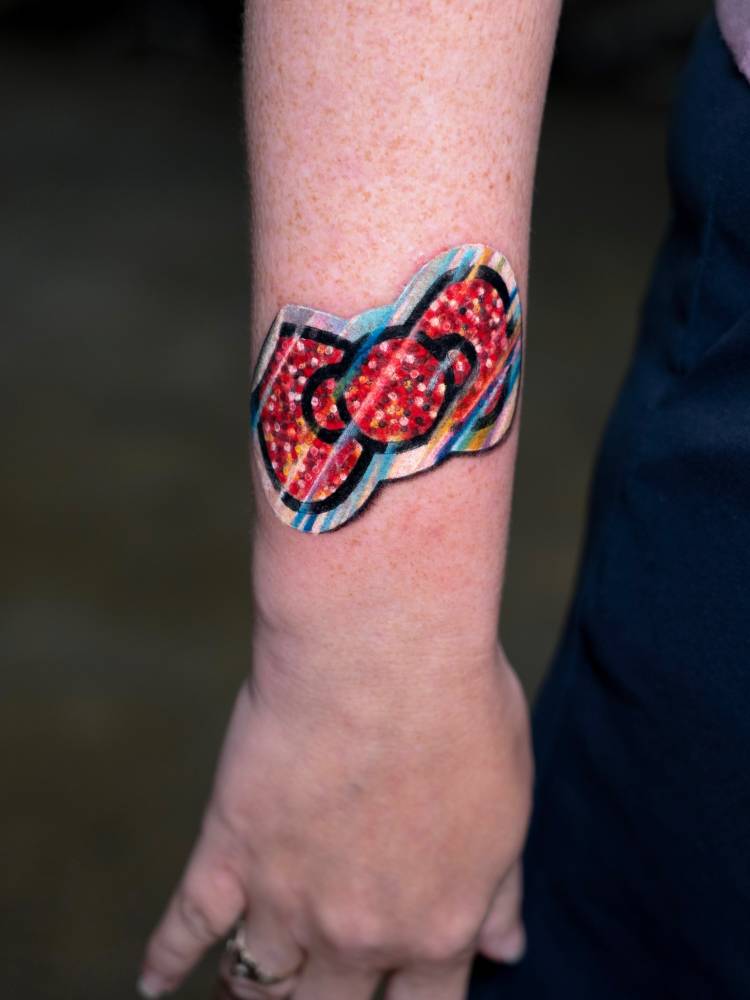 Cartoon style Hello Kitty bow sparkling sticker tattoo.