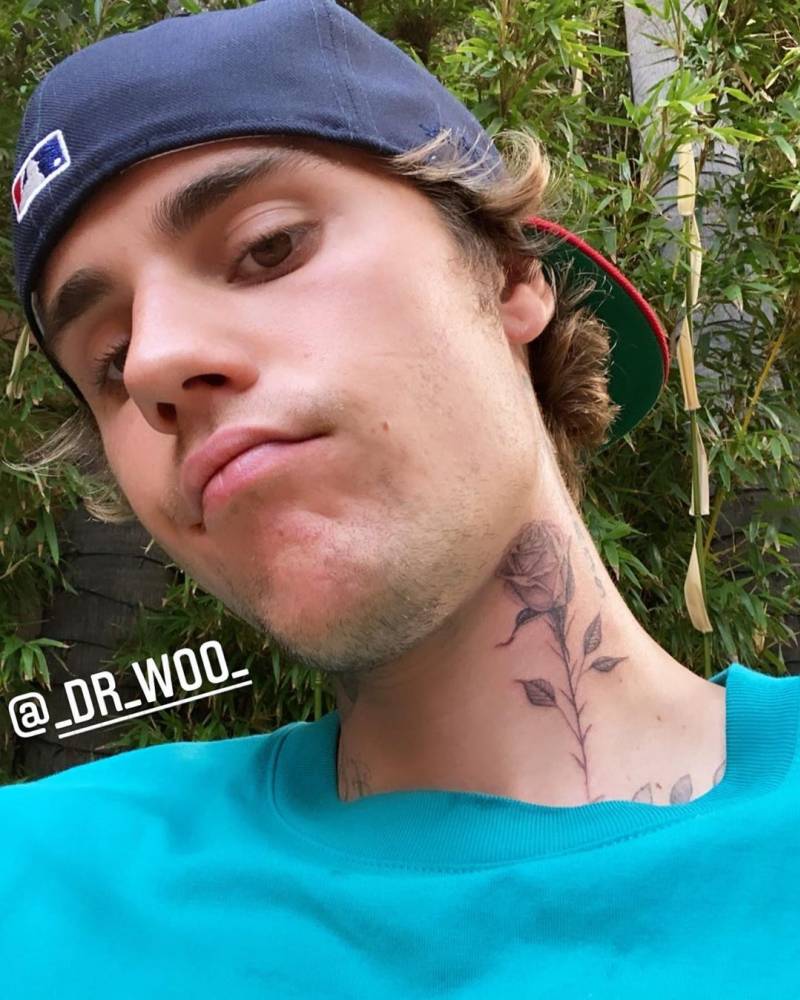 Rose tattoo located on Justin Bieber's neck.