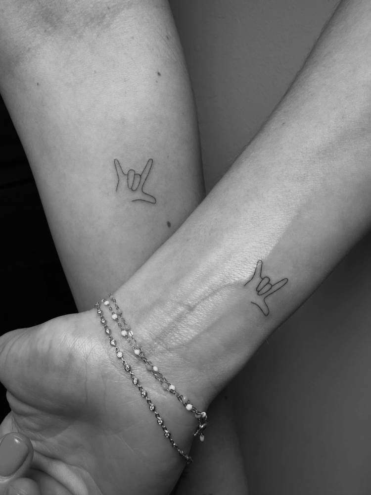 Matching minimalist "ILY" sign tattoo for best friends.