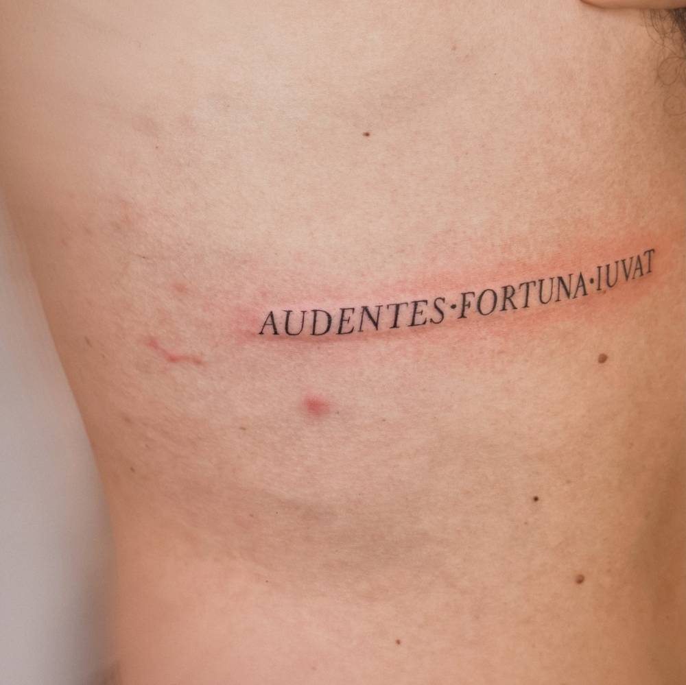 "Audentes fortuna iuvat" tattoo located on the rib.