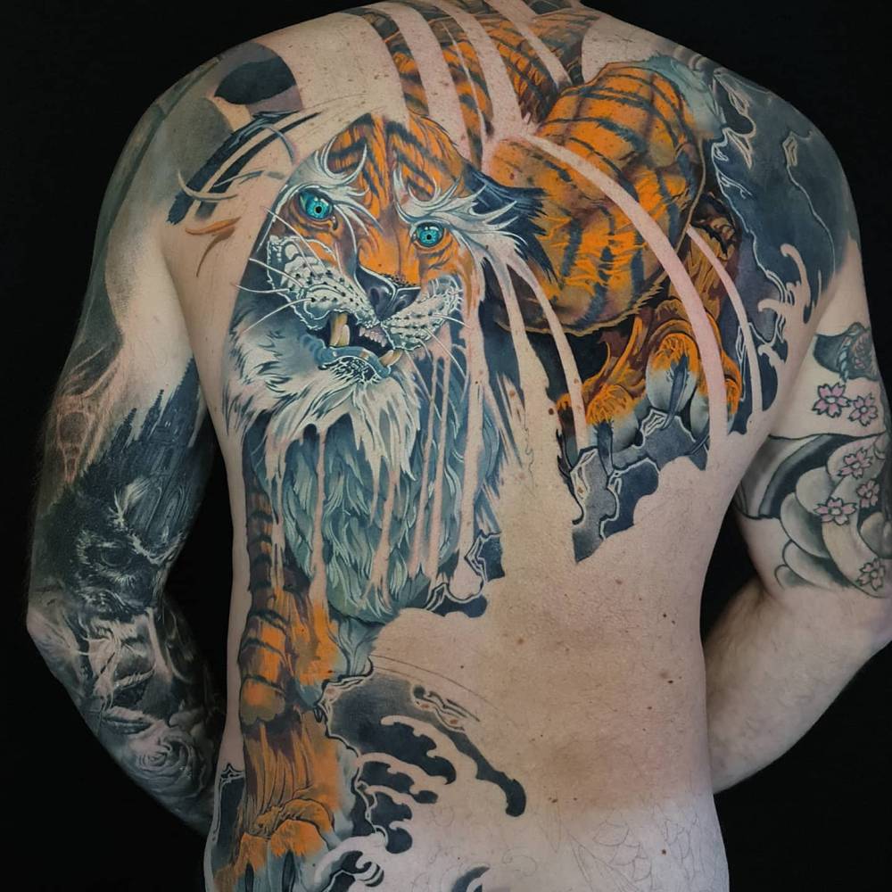 Oriental style tiger backpiece tattoo.