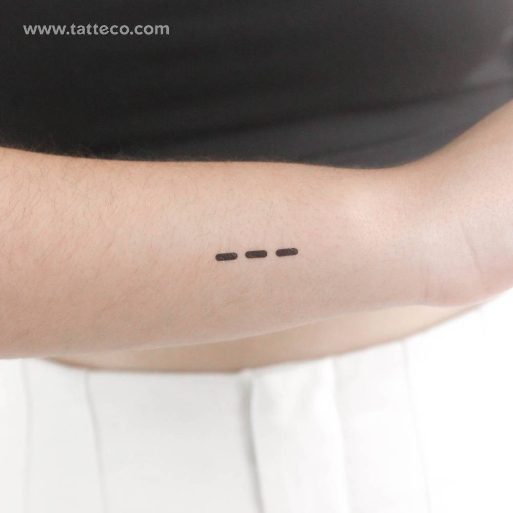 Minimalist style morse code "O" temporary tattoo.