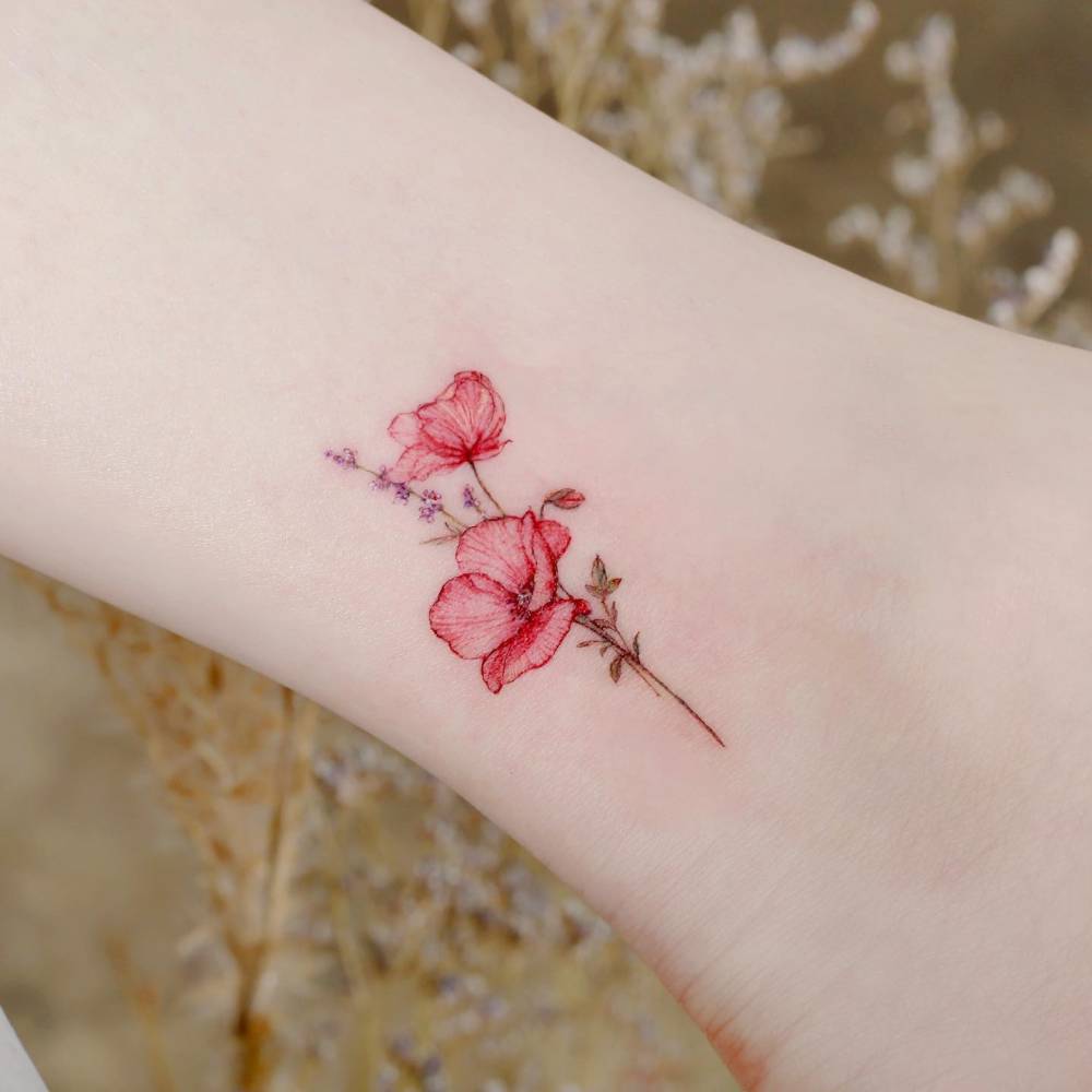 Poppy flowers in watercolor style done on the ankle.