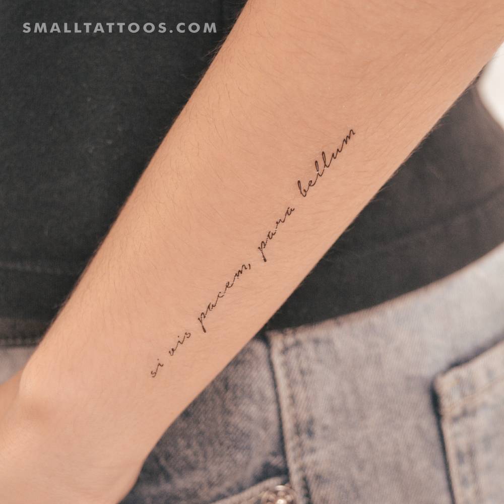"Si vis pacem, para bellum" temporary lettering tattoo located on the wrist.